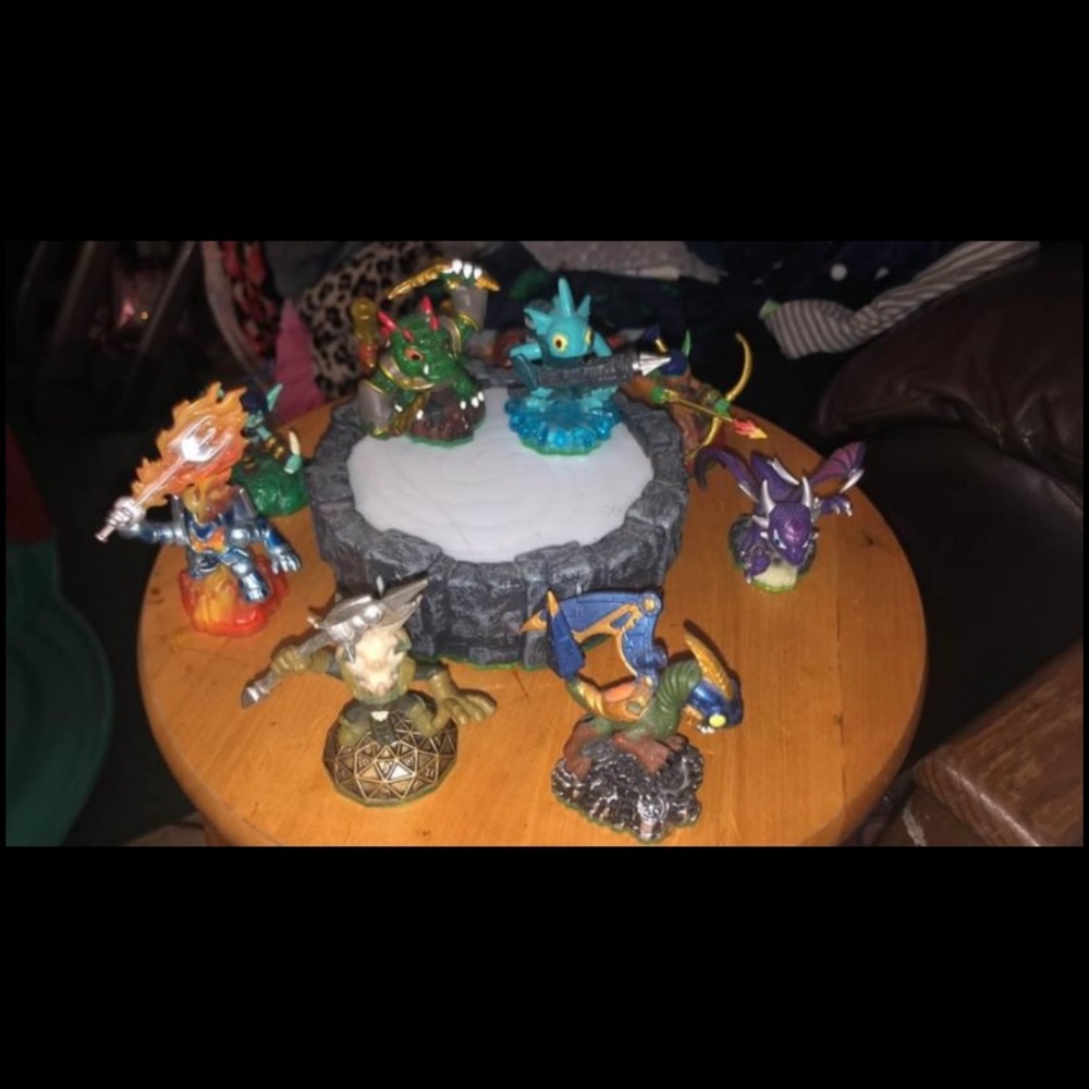Skylanders PS3 Portal and Characters